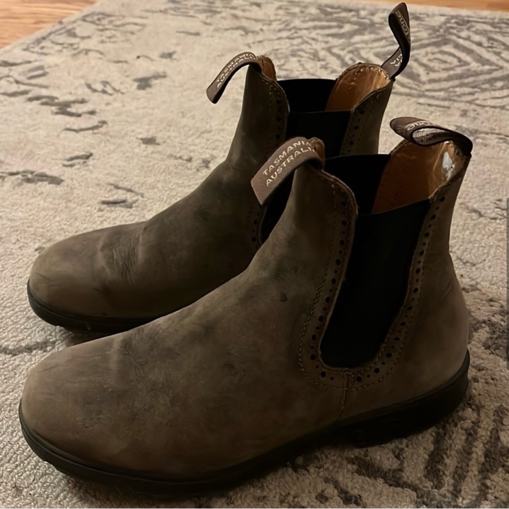 Blundstone high-top Chelsea boots, size 9